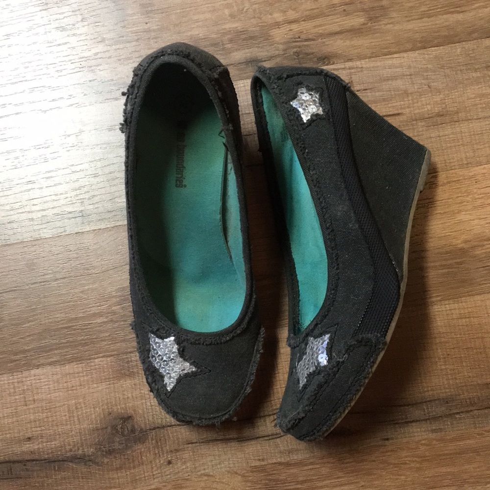 Sequined star wedges